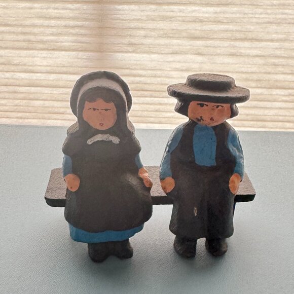 Vintage John Wright Cast Iron Amish on Bench - paper‎ weight - Picture 1 of 6
